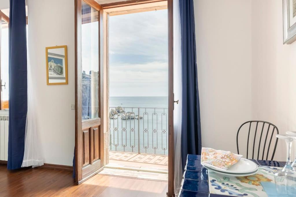 Isola Bella - Rooms Il Pescatore タオルミーナ エクステリア 写真