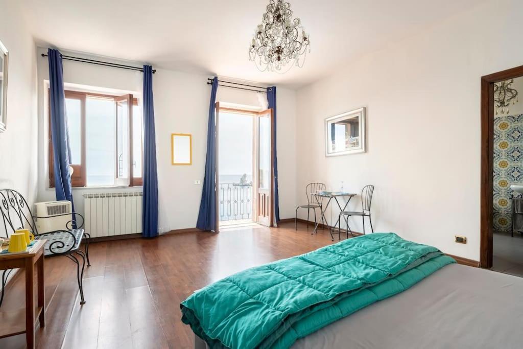 Isola Bella - Rooms Il Pescatore タオルミーナ エクステリア 写真
