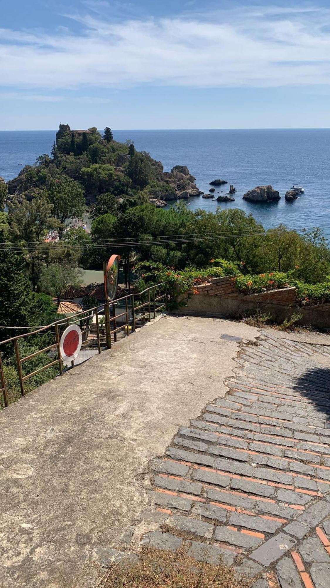Isola Bella - Rooms Il Pescatore タオルミーナ エクステリア 写真