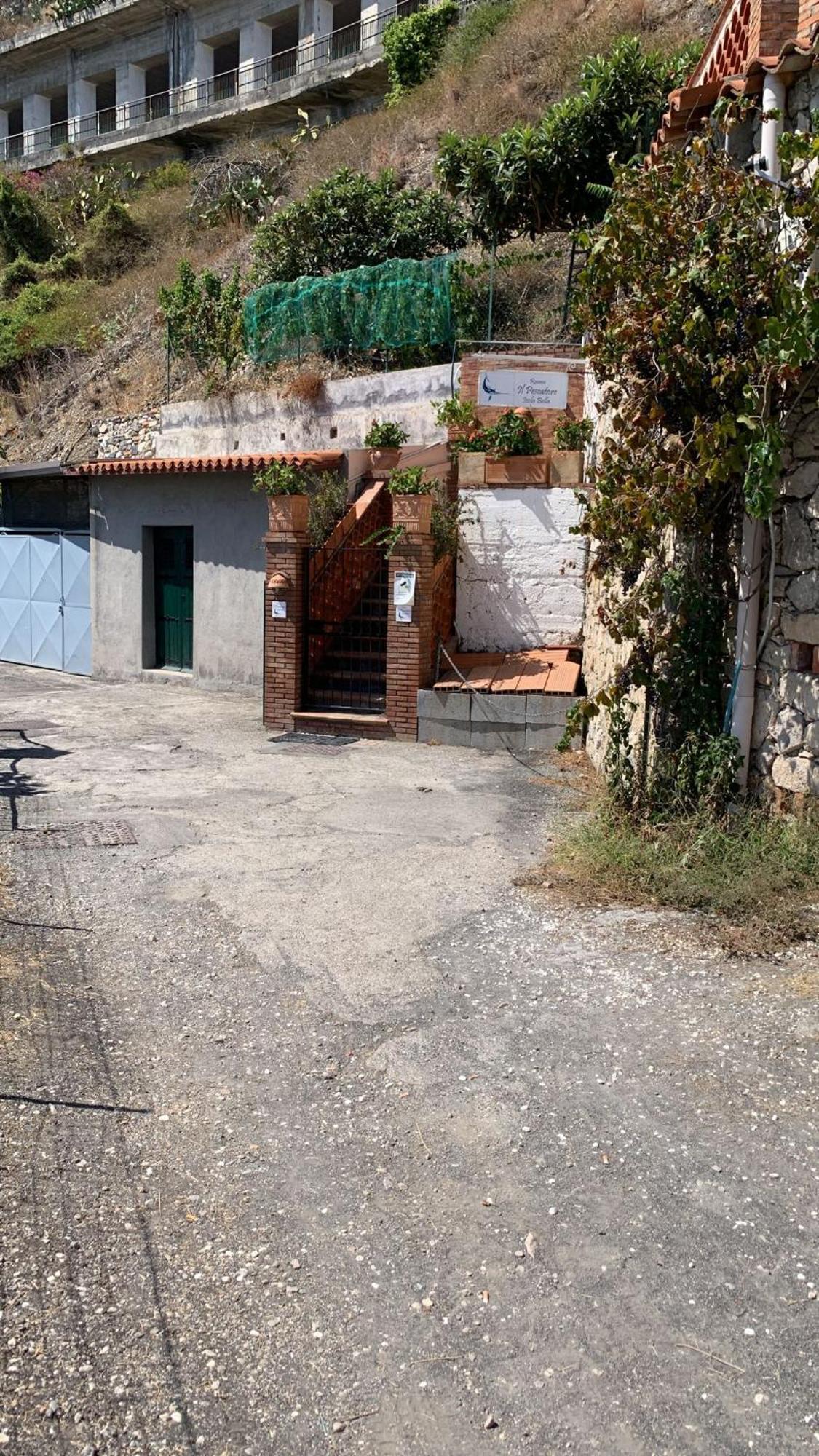 Isola Bella - Rooms Il Pescatore タオルミーナ エクステリア 写真