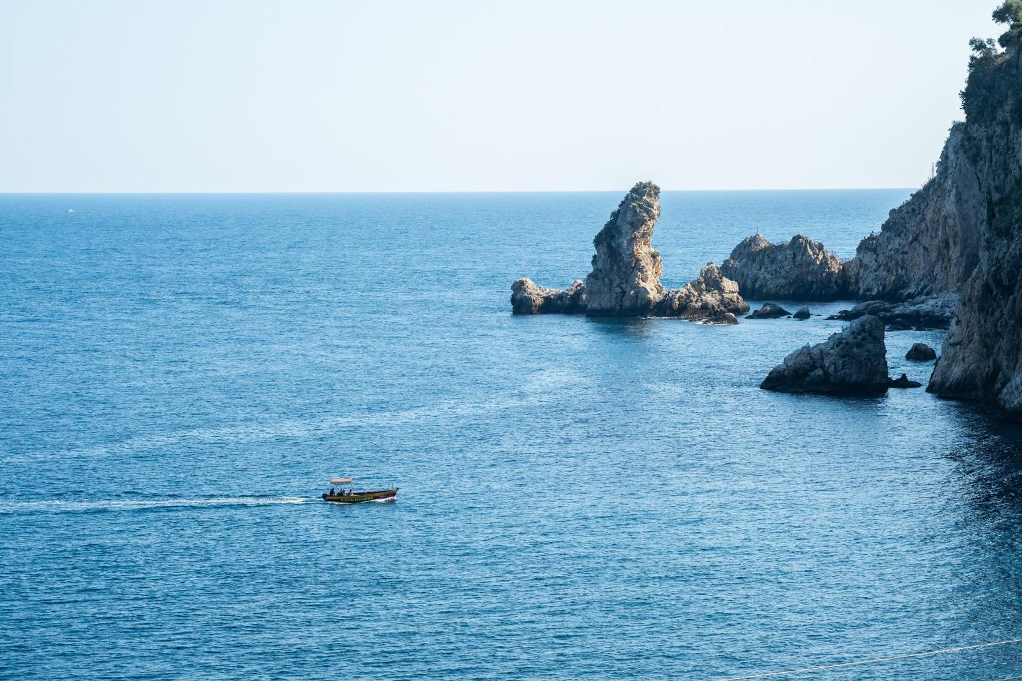 Isola Bella - Rooms Il Pescatore タオルミーナ エクステリア 写真