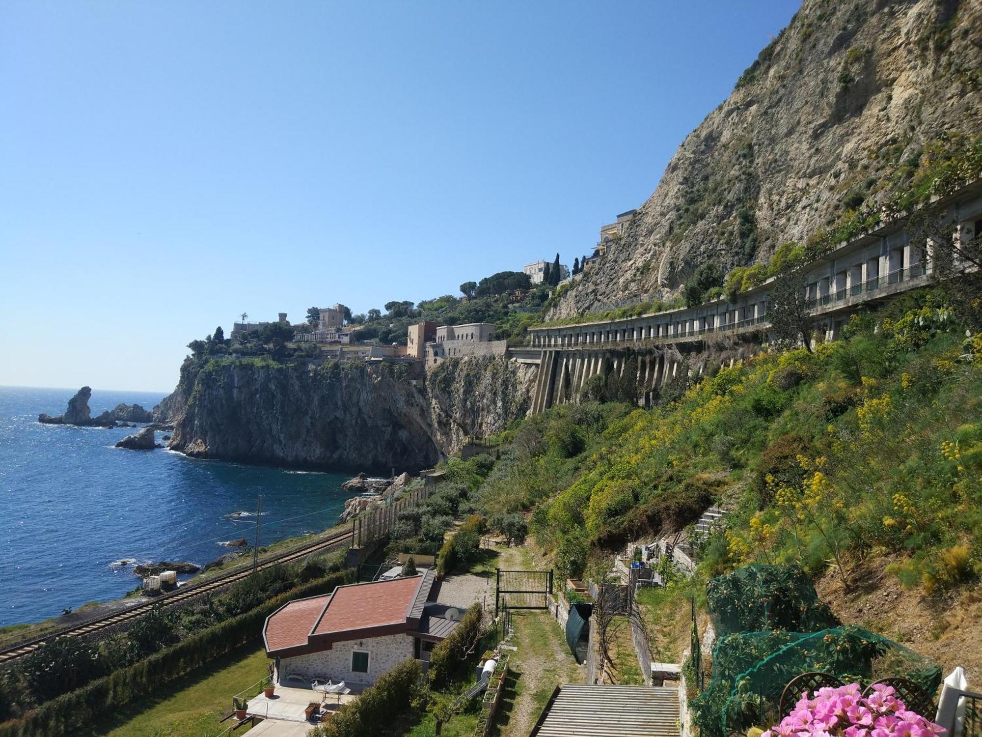 Isola Bella - Rooms Il Pescatore タオルミーナ エクステリア 写真