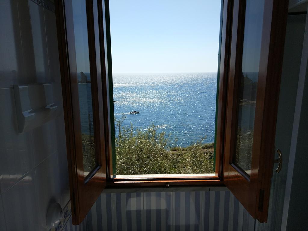 Isola Bella - Rooms Il Pescatore タオルミーナ エクステリア 写真